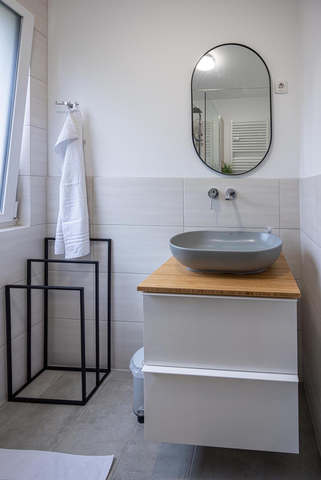 Have-a-nice-stay - U-bahn Nach Hamburg 150m- Baecker & Restaurants 200m - Lidl 800m - Zentrum 1,5km *