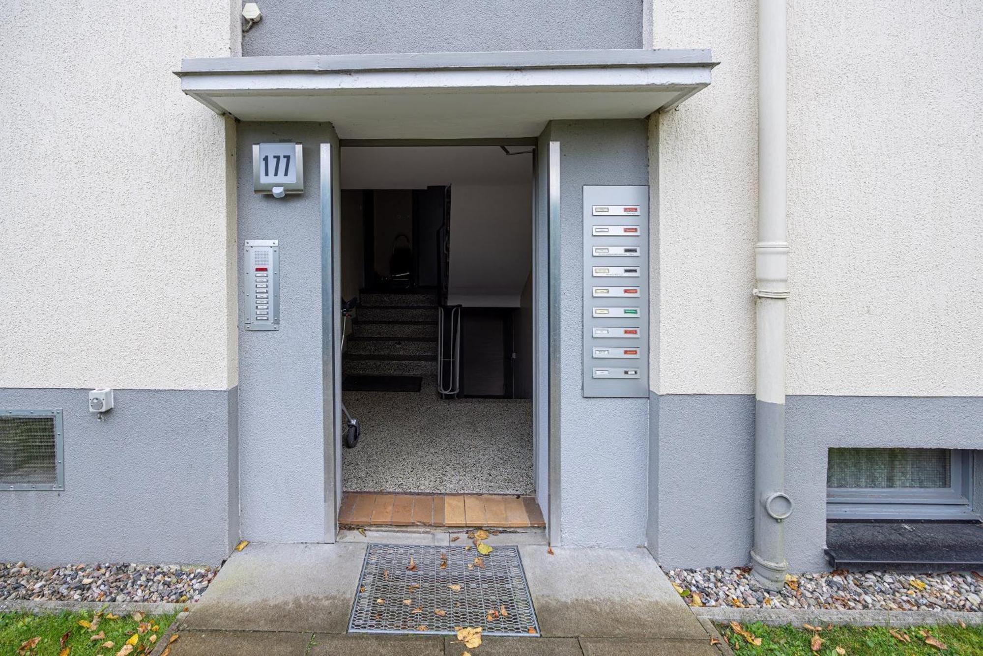 Have-a-nice-stay - U-bahn Nach Hamburg 150m- Baecker & Restaurants 200m - Lidl 800m - Zentrum 1,5km Apartment Ahrensburg